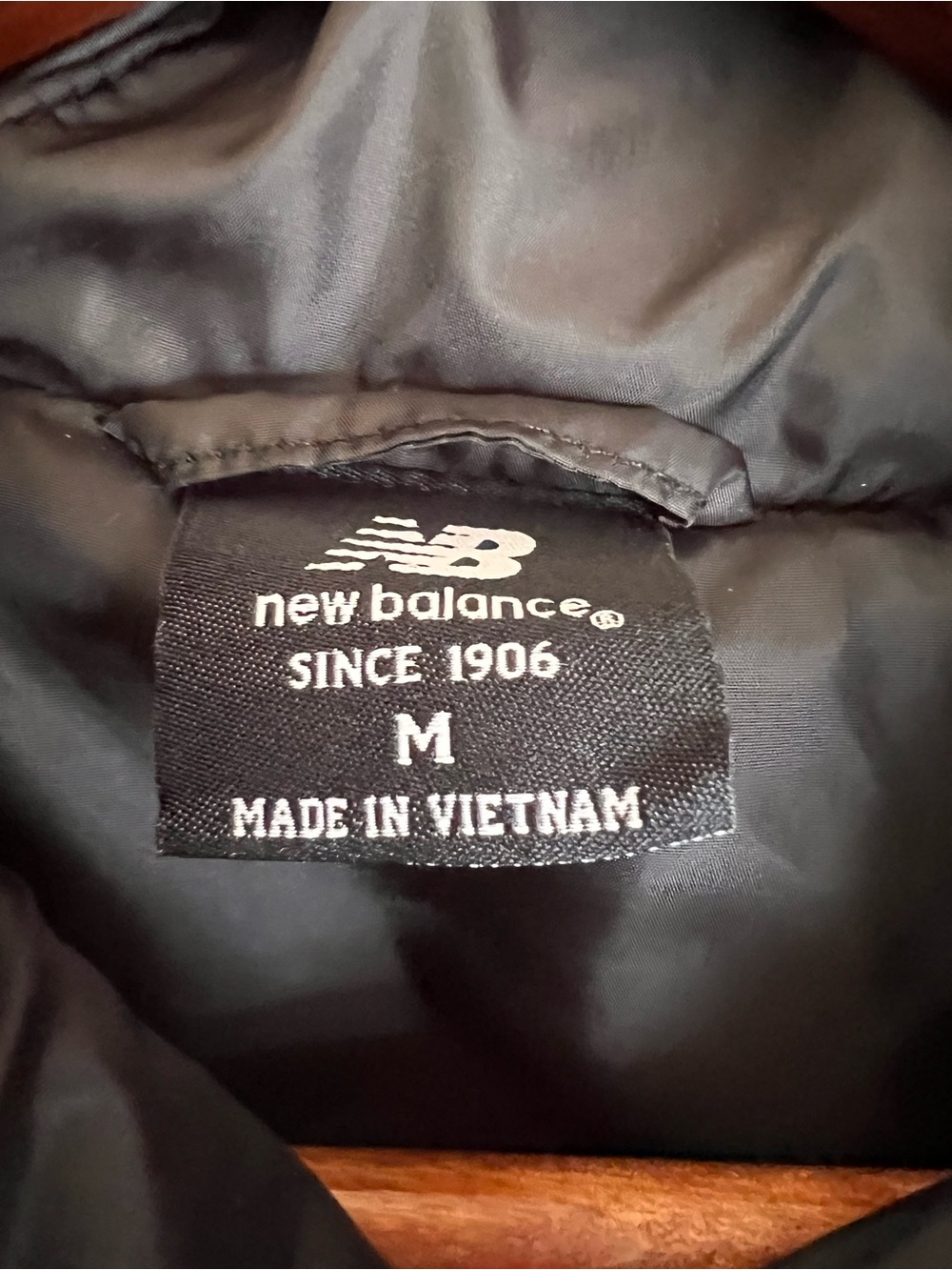 New Balance Cropped Hot Pink Hooded Puffer Vest - Picture 3 of 4